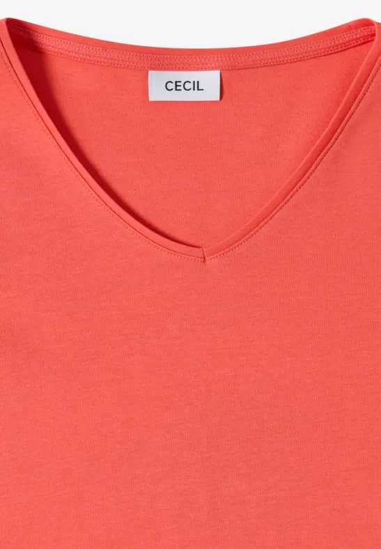 Korallenrotes T-Shirt mit V-Ausschnitt und CECIL-Label.