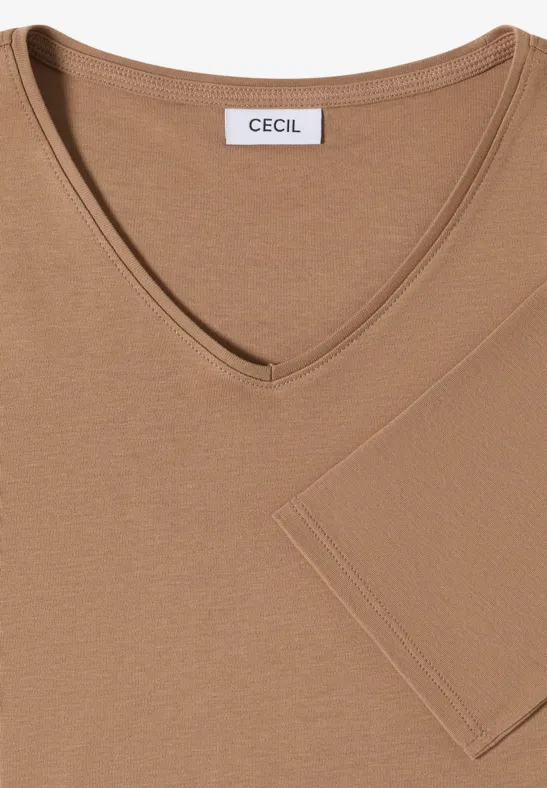 Beige T-shirt met V-hals en 'CECIL'-label in de hals.