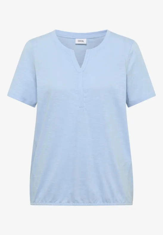 Hellblaues Kurzarmshirt mit V-Ausschnitt und elastischem Bund für lässigen Look.