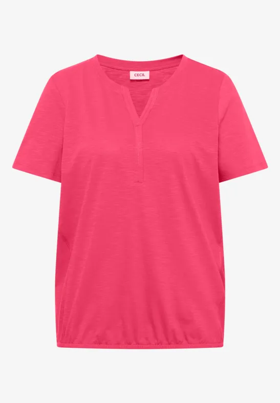 Een simpel roze T-shirt met V-hals en korte mouwen.