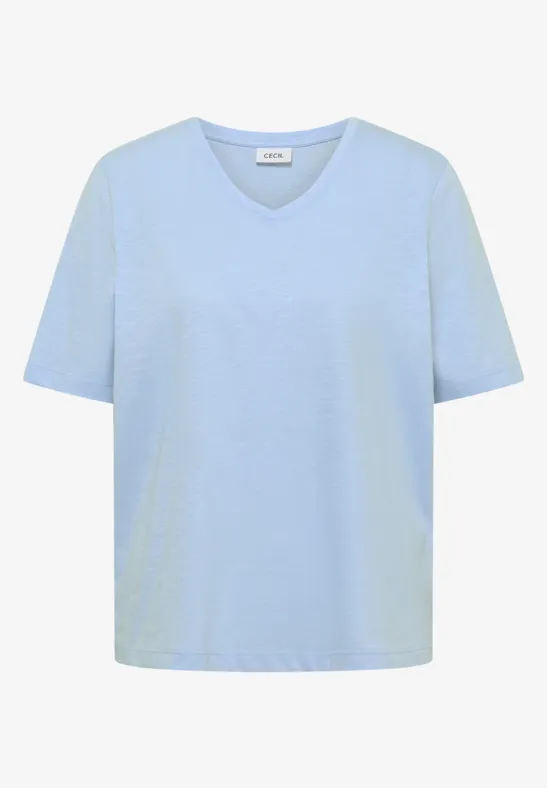 Hellblaues V-Neck-T-Shirt mit kurzen Ärmeln vor weißem Hintergrund.