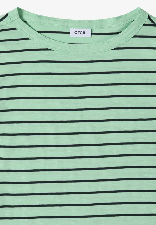 Hellgrünes T-Shirt mit schwarzen Querstreifen und Rundhalsausschnitt.