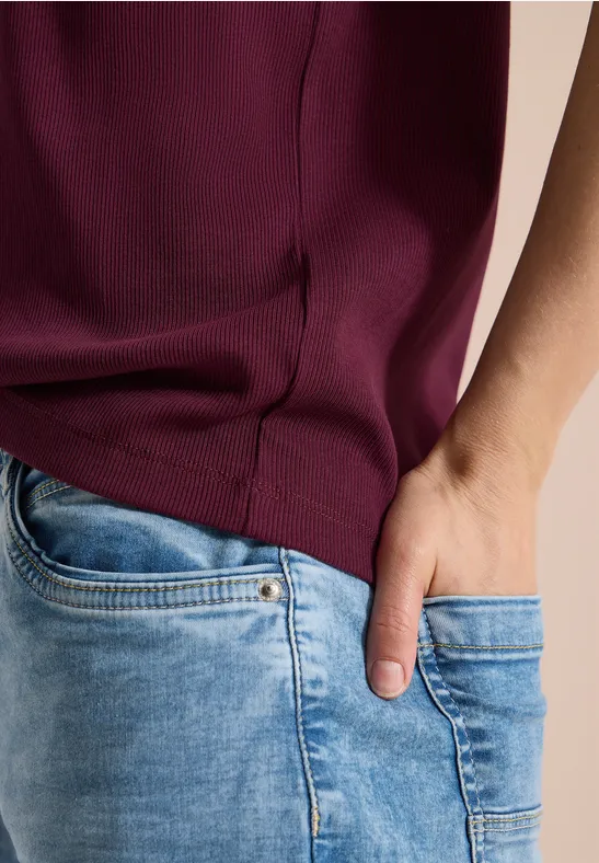 Basic T-Shirt in Rippstruktur sweet grape red