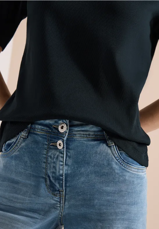 Basic T-Shirt in Rippstruktur palm breeze green