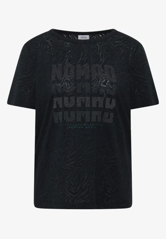 Schwarzes T-Shirt mit dezentem Zebra-Print und mehrfachem NUMINO-Schriftzug vorn.