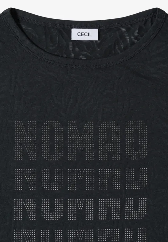 Schwarzes Damen-T-Shirt von CECIL mit dreimaligem "NOMAD"-Schriftzug in Punktemuster auf der Front.
