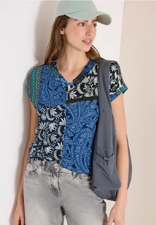 Shirt met V-hals en patchworkprint universal blue