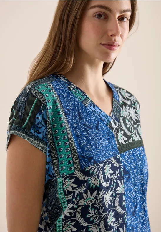 Shirt met V-hals en patchworkprint universal blue