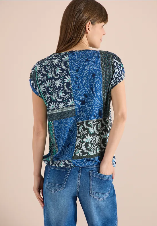 Shirt mit Boat Neck und Patchwork-Print universal blue