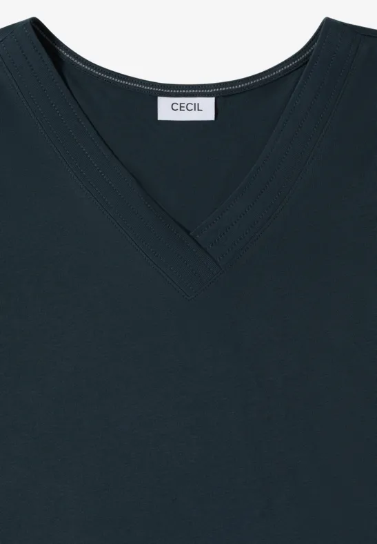 Schlichtes, dunkles V-Neck-Shirt mit CECIL-Label am Kragen.