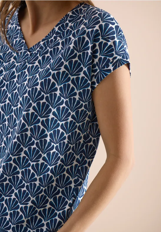 T-Shirt mit V-Neck und Muschelprint universal blue