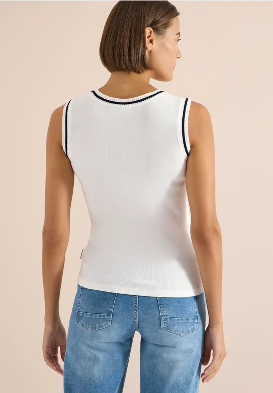 Top mit Rundhals und Kontrastdetails vanilla white