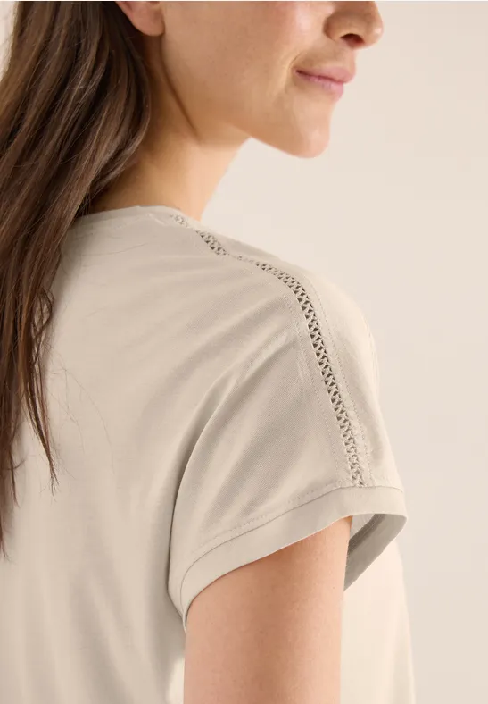T-shirt avec col en V et détail en dentelle pearl beige