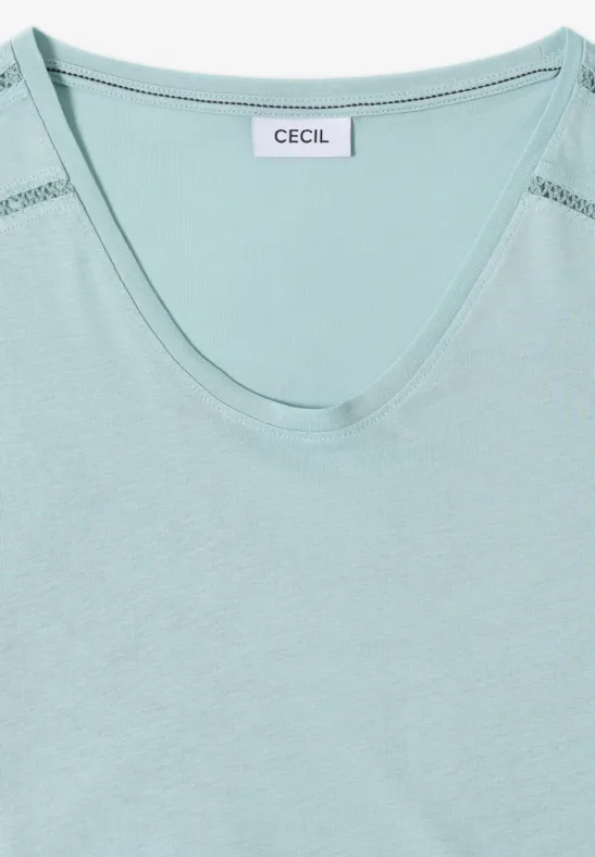 Leichtes mintgrünes T-Shirt mit V-Ausschnitt und zarter Spitzenverzierung an den Schultern, Marke CECIL.