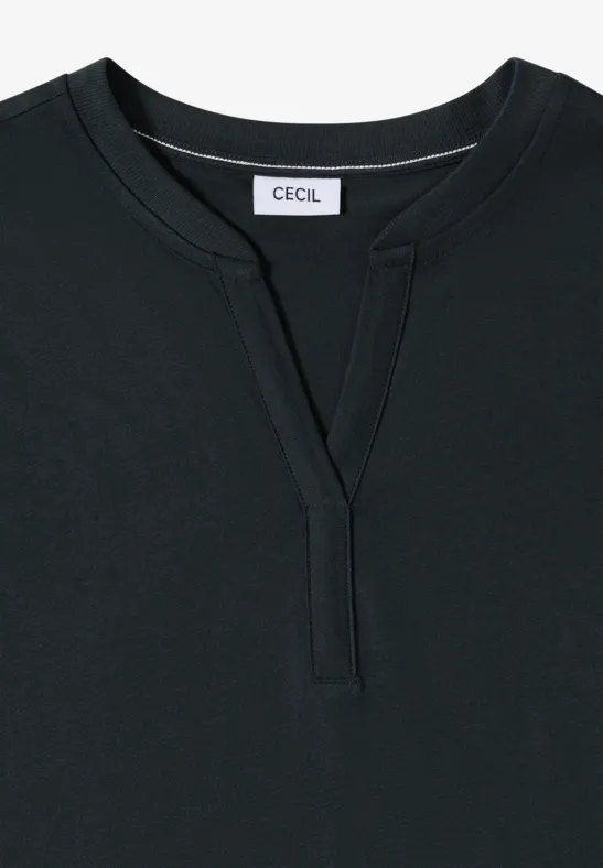 Schwarzes Shirt mit V-Ausschnitt und kurzer Knopfleiste, schlicht und leger.