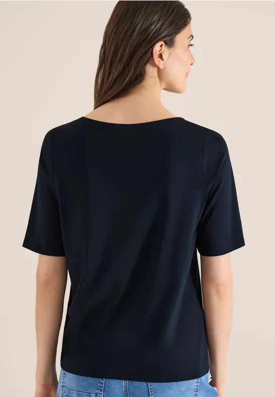 T-shirt avec boatneck et wording universal blue