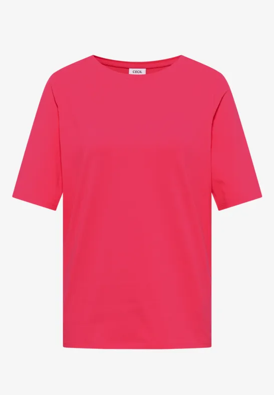 Een effen felroze T-shirt met halflange mouwen en ronde hals op witte achtergrond.