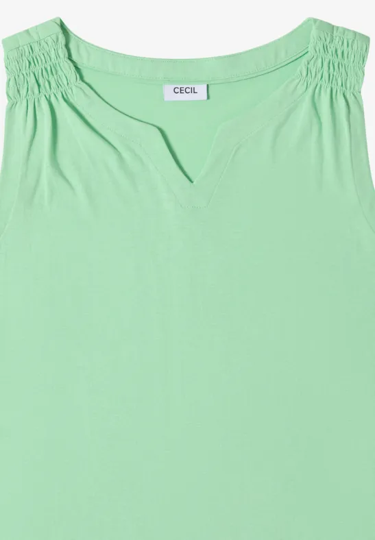 Ärmelloses hellgrünes Damenoberteil mit gerafften Schultern und kleinem V-Ausschnitt.