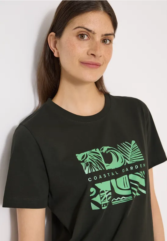 Zwart T-shirt met groene 'Coastal Garden' print en tropisch bladmotief