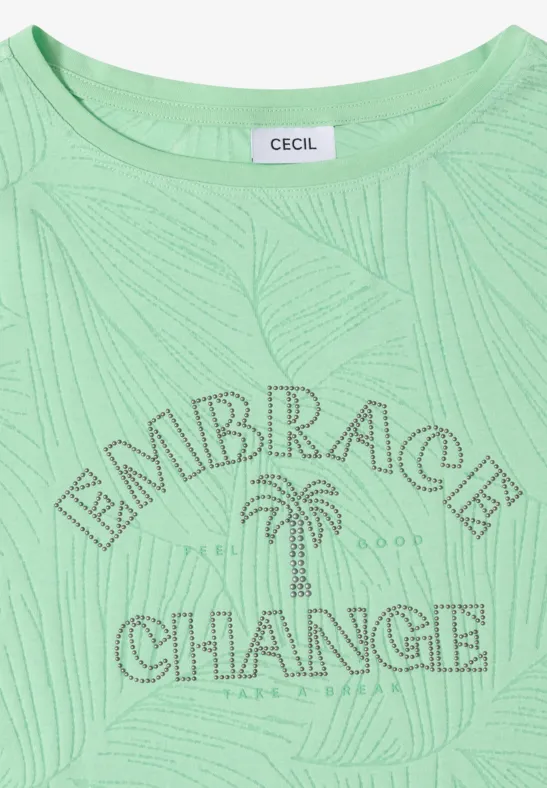 Grünes T-Shirt mit Blattmuster und Aufdruck "Embrace Change" inklusive Palmen-Grafik.