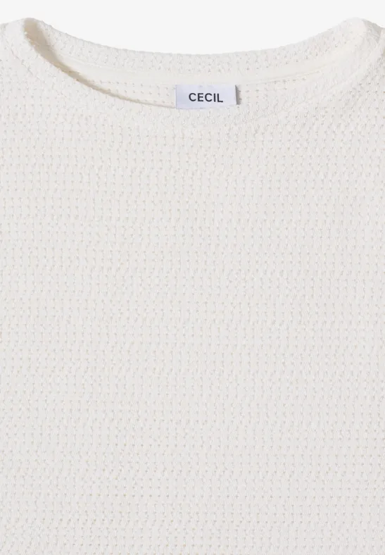 Weißes Feinstrick-Oberteil mit Rundhalsausschnitt und Label „CECIL“.
