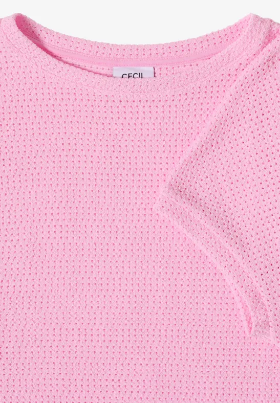 Gefaltetes, zartrosa Kurzarm-Strickshirt mit feinem Mesh-Muster.