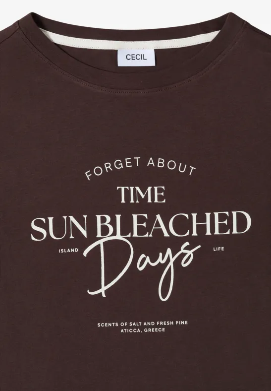 Braunes T-Shirt mit Rundhalsausschnitt und weißem Aufdruck 'Forget About Time Sun Bleached Days' von Cecil