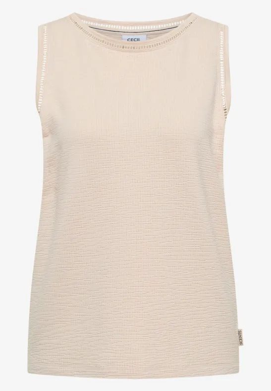 Beige mouwloos topje met ronde hals en subtiele structuur.