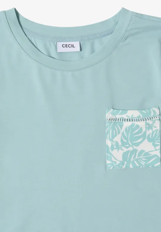 Hellgrünes T-Shirt mit gemusterter Brusttasche und Rundhalsausschnitt.