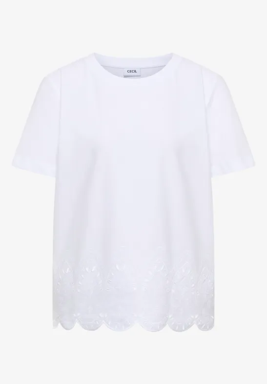 Weißes T-Shirt mit kurzen Ärmeln und besticktem, geschwungenem Saum mit Lochmuster.