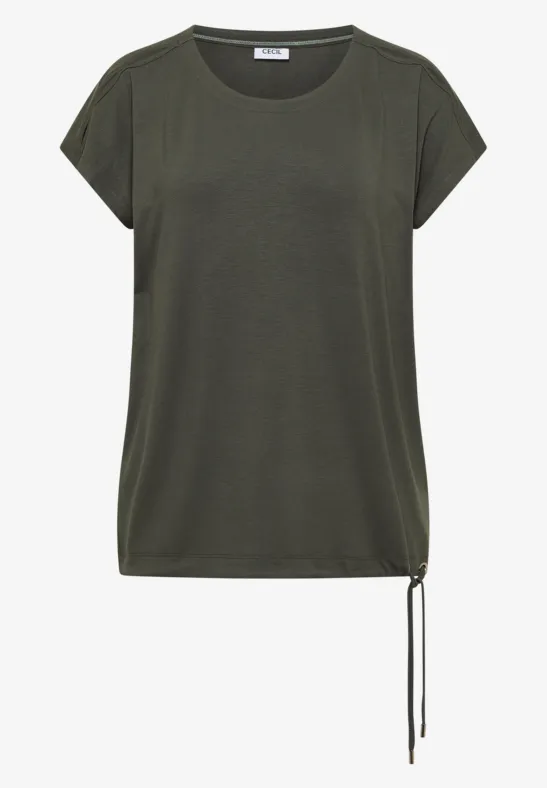 Een eenvoudig olijfgroen T-shirt met korte mouwen en een koordsluiting aan de zijkant.