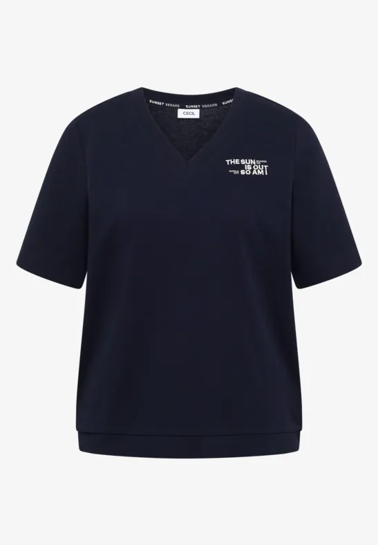 Dunkelblaues V-Shirt mit kurzen Ärmeln und kleinem weißen Logoprint auf der Brust.