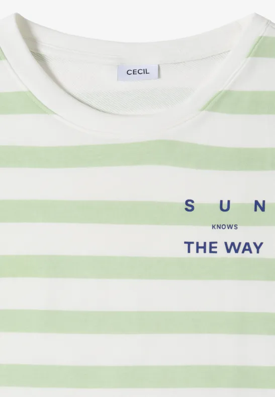 Wit-groene gestreepte T-shirt met ronde hals en donkerblauwe opdruk 'SUN KNOWS THE WAY'.