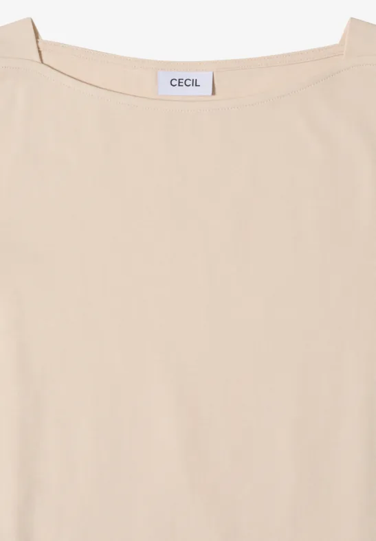 Cremefarbenes, ärmelloses Top mit geradem Ausschnitt und 'CECIL'-Label am Kragen.