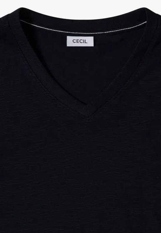 Schwarzes Damen-T-Shirt mit V-Ausschnitt und Markenlabel "CECIL" am Nacken.