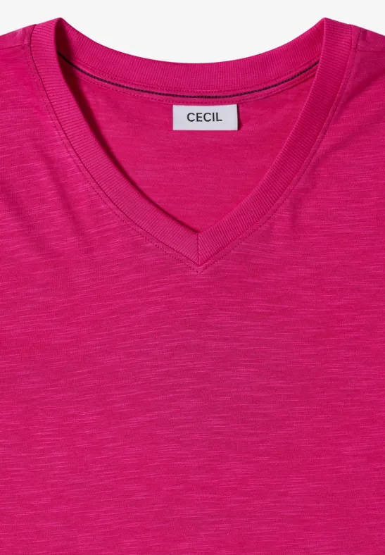 Ein pinkes V-Neck-Shirt der Marke CECIL.