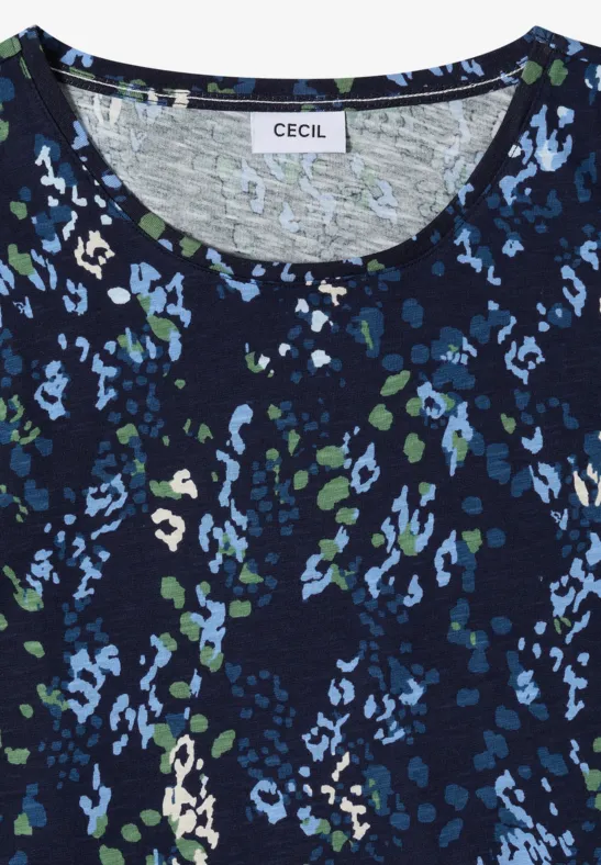 Dunkelblaues Damen-Shirt mit rundem Ausschnitt und abstraktem Muster in Hellblau, Grün und Weiß, Marke CECIL.