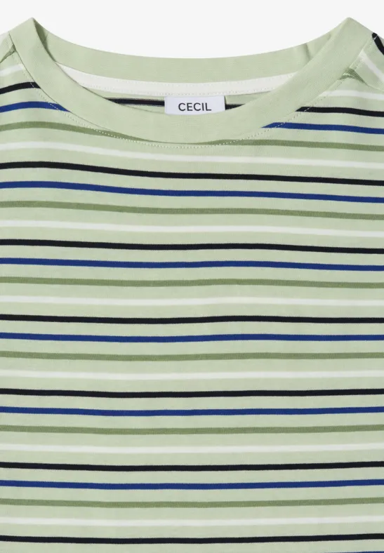 Groen T-shirt met witte, donkerblauwe en zwarte horizontale strepen, ronde hals.