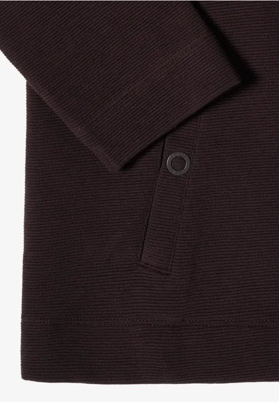 Bruine gebreide vest met zijzak en knoopdetail