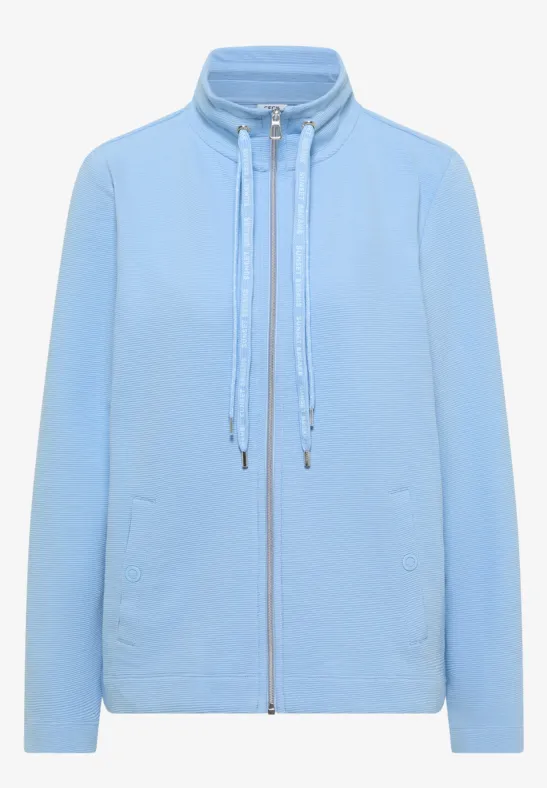 Hellblaue Sweatjacke mit durchgehendem Reißverschluss, hohem Kragen, Kordelzug und seitlichen Taschen
