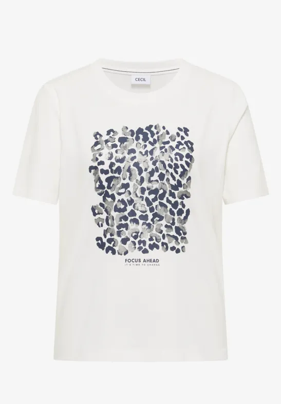 Ein weißes T-Shirt mit blau-grauem Leopardenmuster auf der Vorderseite.