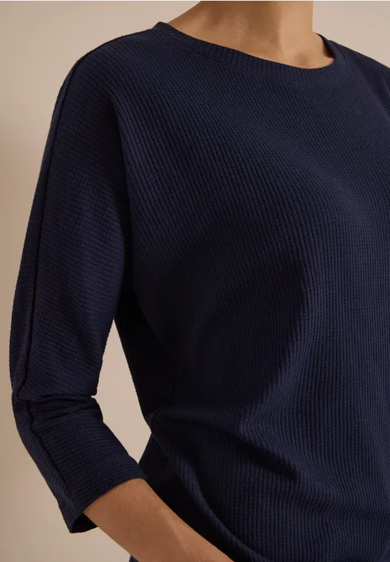 Dunkelblauer, gerippter Pullover mit 3/4-Ärmeln, enge Passform, schlichtes Design