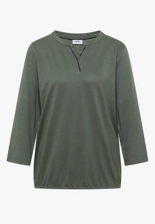 Donkergroen damesshirt met driekwartsmouwen, V-hals met knoopsluiting en een losse pasvorm.