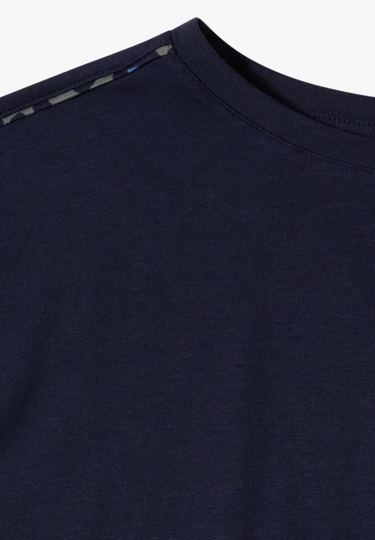 Dunkelblaues T-Shirt mit Rundhalsausschnitt, schlichtes, weiches Baumwollmaterial.