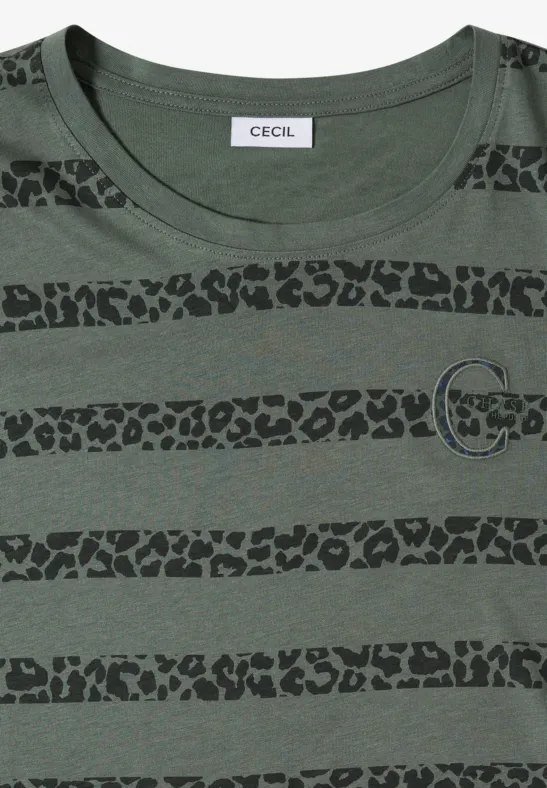 Olivgrünes T-Shirt mit schwarzen Leopardenstreifen und kleinem Markenlogo