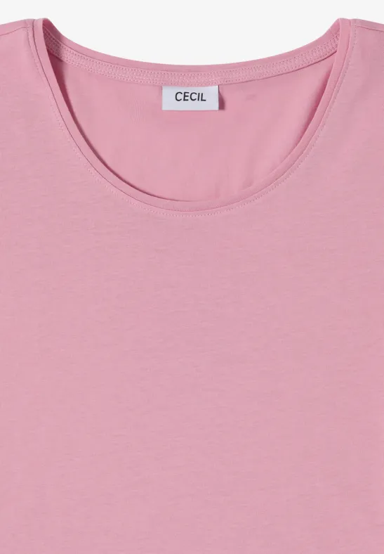 Un t-shirt rose à col rond avec une étiquette blanche 'CECIL' à l'arrière du col.