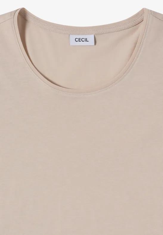 Ein schlichtes beige T-Shirt mit Rundhalsausschnitt und kurzem Arm, Marke CECIL.