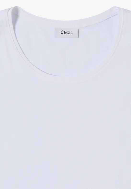Un t-shirt blanc simple à col rond avec étiquette de marque 'CECIL' à l'intérieur.
