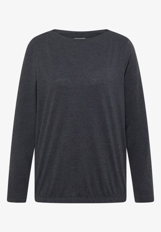 Een eenvoudig effen donkergrijs shirt met lange mouwen en ronde hals.