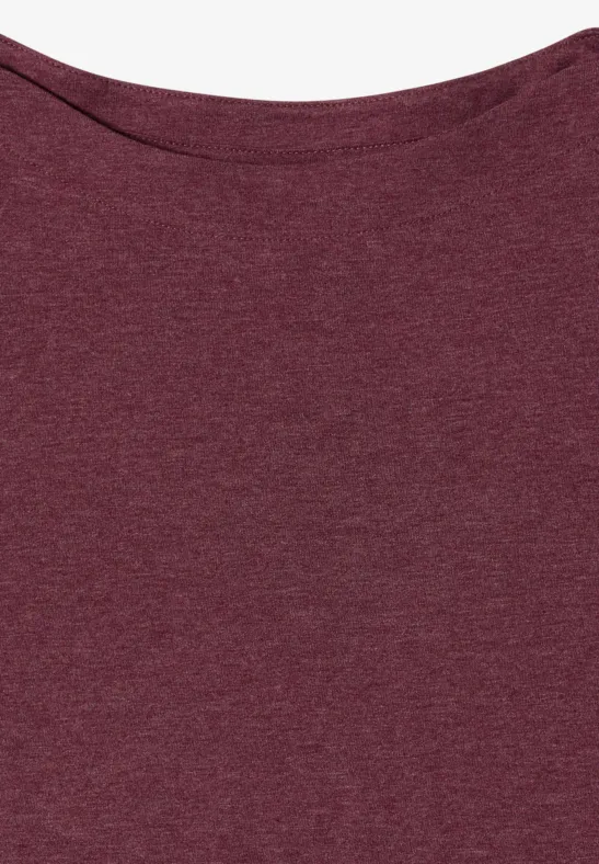 Schlichtes weinrotes T-Shirt mit Rundhalsausschnitt